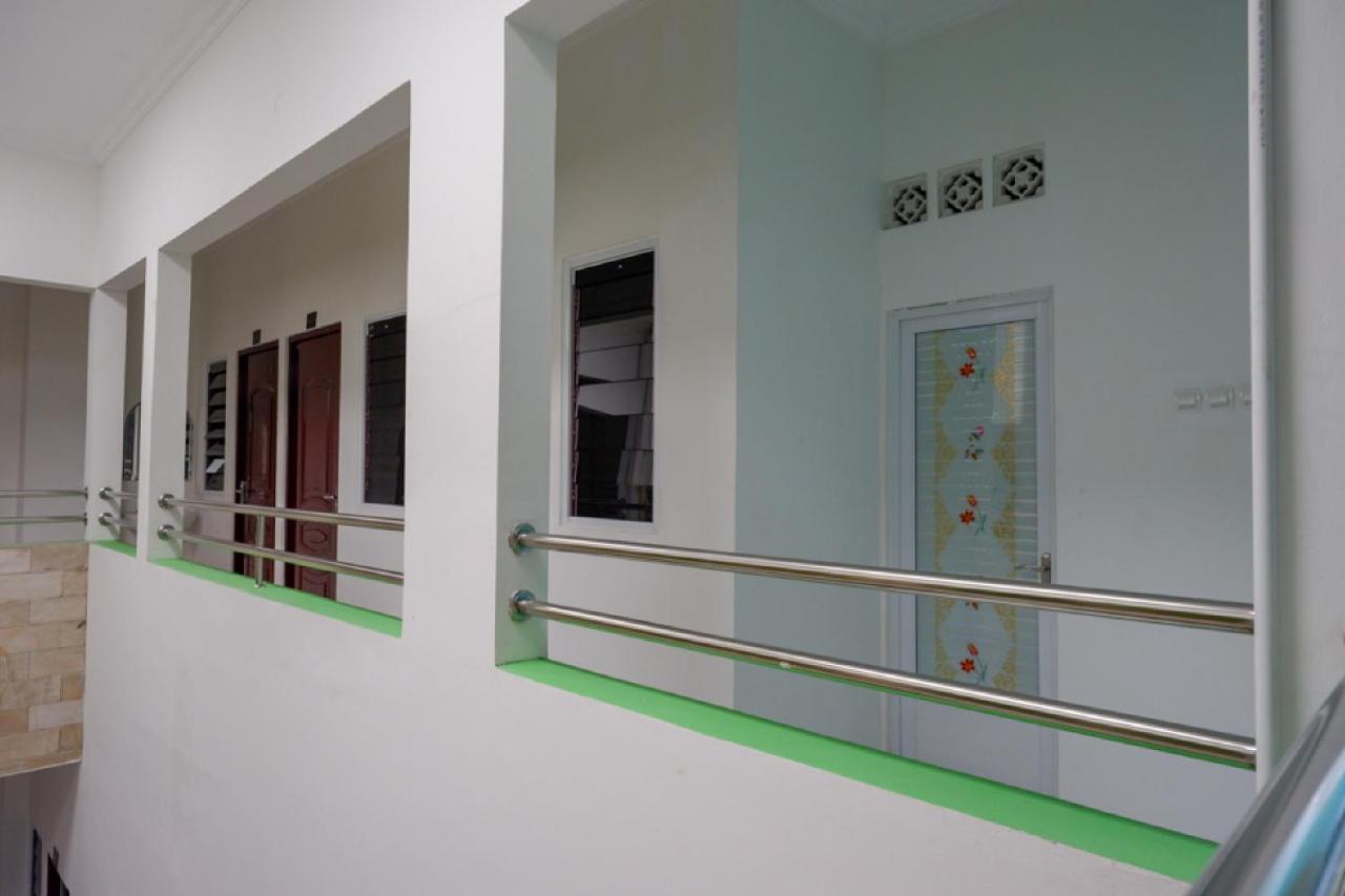 Reddoorz Hostel Near Kota Lama Semarang Eksteriør bilde