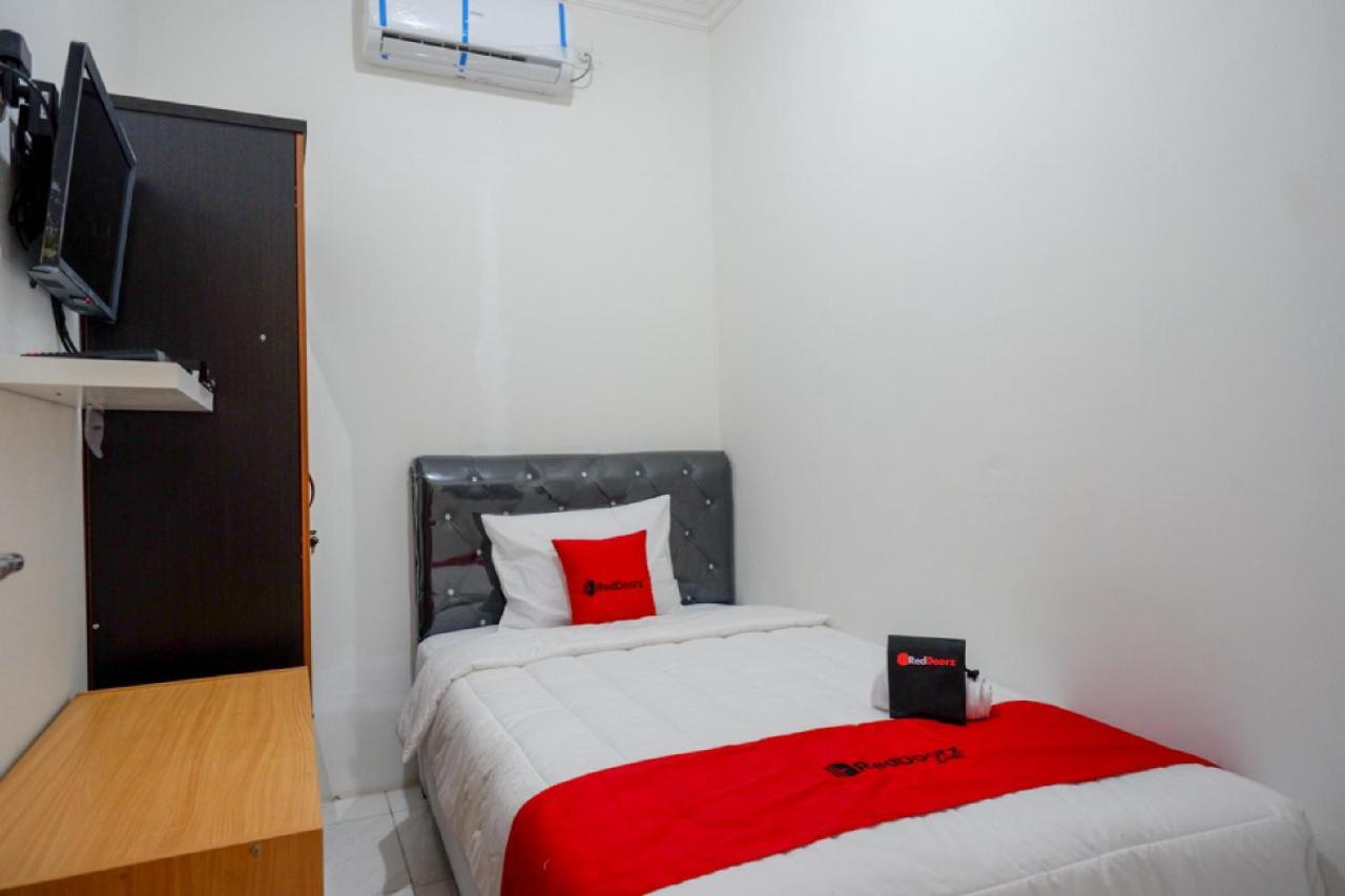 Reddoorz Hostel Near Kota Lama Semarang Eksteriør bilde