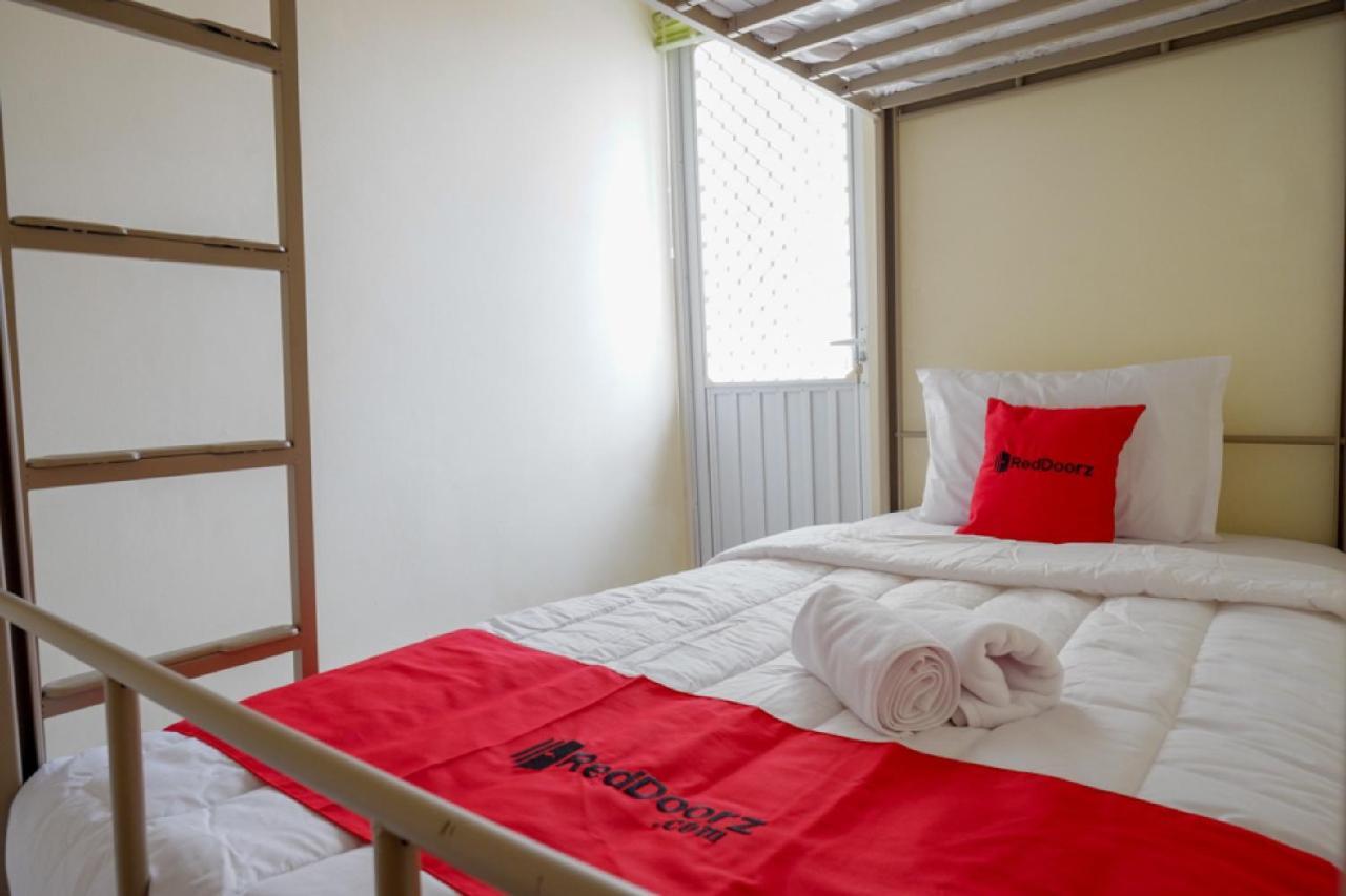 Reddoorz Hostel Near Kota Lama Semarang Eksteriør bilde